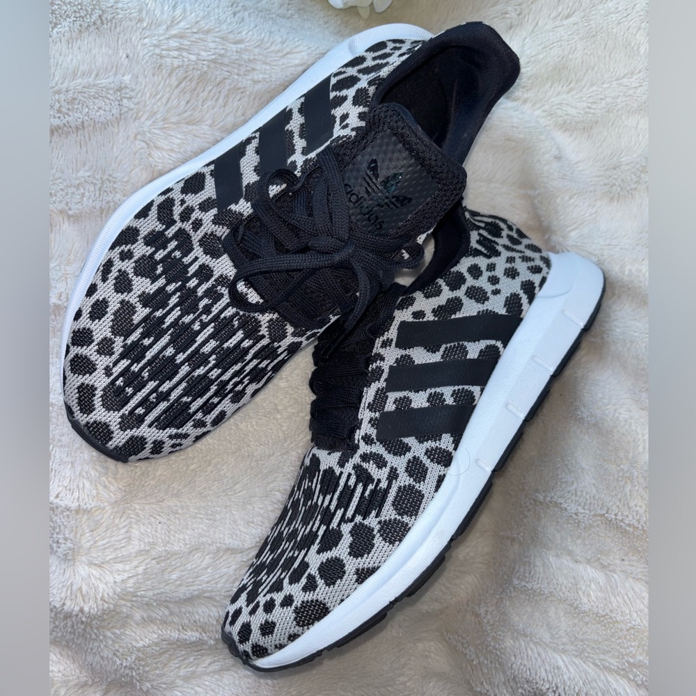 adidas Women’s Black and White Leopard Knit Running Shoes size 9